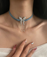 Collar con colgante de borla de mariposa y cuerda de cuero de aleación azul de moda